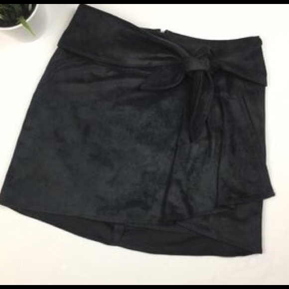Black Suede Mini Skirt. Size Small - Picture 3 of 4